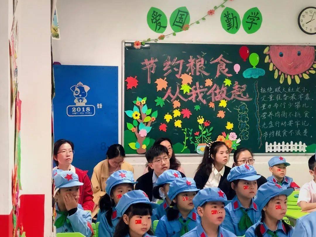 了解娱乐圈中的师徒,肖战师父让人惊讶,赵丽颖的师父横行半个娱乐圈,他是谁?知识星球,专享独家内容